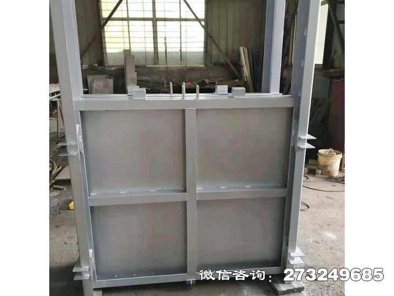 316L不锈钢挡潮闸采用316L不锈钢材质，专为沿海地区防潮工程设计，平面结构支持电动启闭，适配宽度2.0-8.0m、高度2.0-10.0m的河口区域。产品耐盐雾腐蚀，可抵御潮汐倒灌及风暴潮，密封性优异。厂家提供按图定制、防潮性能检测及安装指导服务，支持潮汐联动控制系统集成。价格电联，微信咨询获取沿海防潮闸门方案。